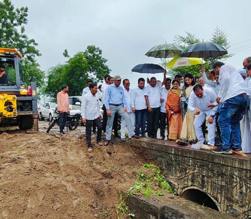 पांझरा नदीवर मुडी व मांडळ बंधाऱ्यांसह पाटचारी पुनर्जीवन प्रकल्पाचे थाटात उद्घाटन