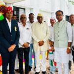 आम्ही जातो आमच्या आमच्या गावा; आता रामराम घ्यावा!
